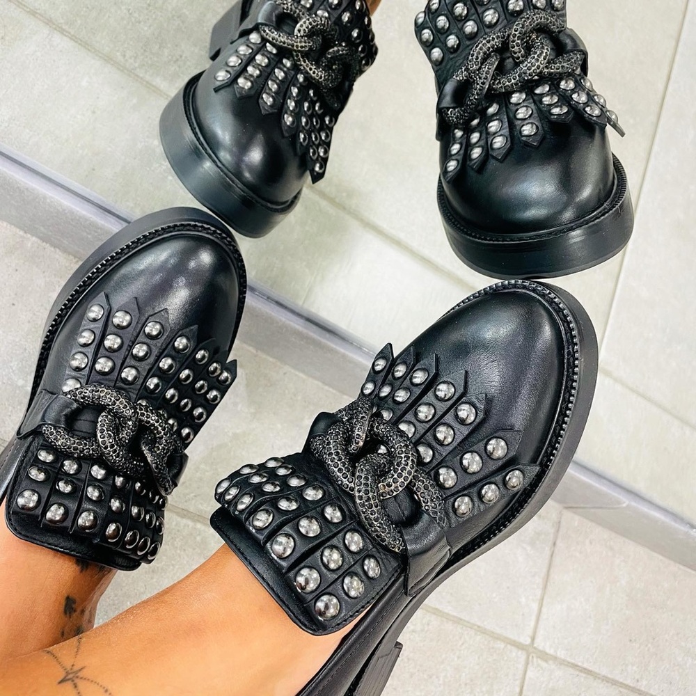 Saint G Kim Kiltie Loafer Size 10 Studded Fringe Leather 90s Eclectic Embelished